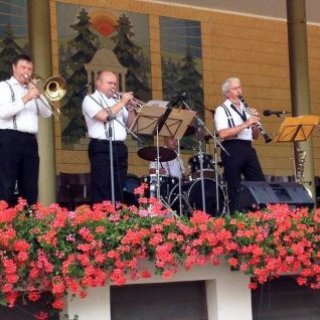 ŠARIVARI SWING BAND